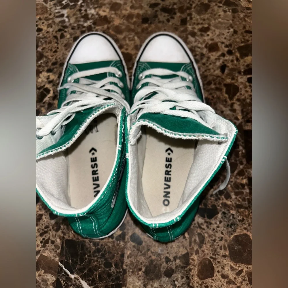 Converse woman’s Green High-Top Sneakers